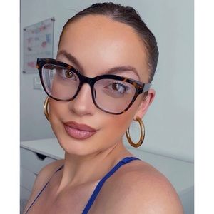 Meet your Posher, Daniela